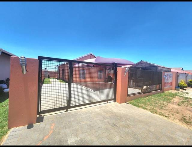 3 BEDROOM HOUSE FOR SALE IN SALFIN